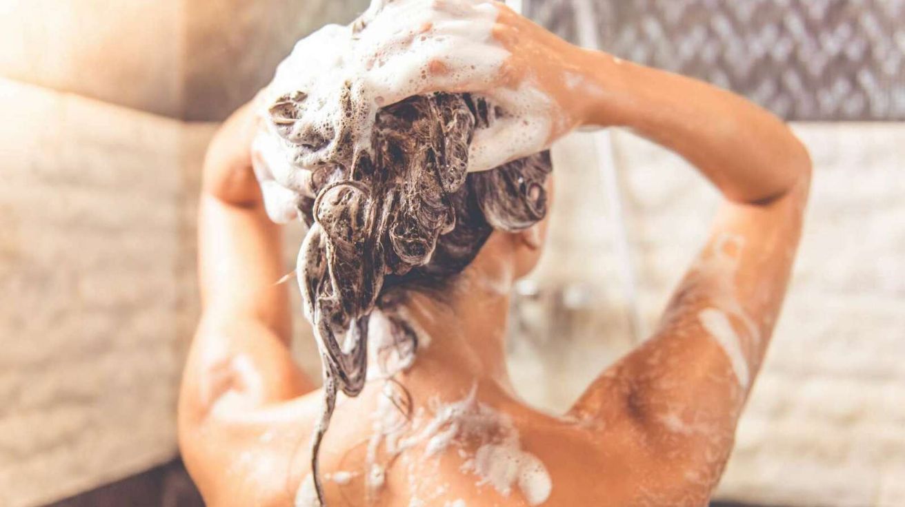 Vieillir en bonne santé : combien de douches par semaine faut-il vraiment faire ?